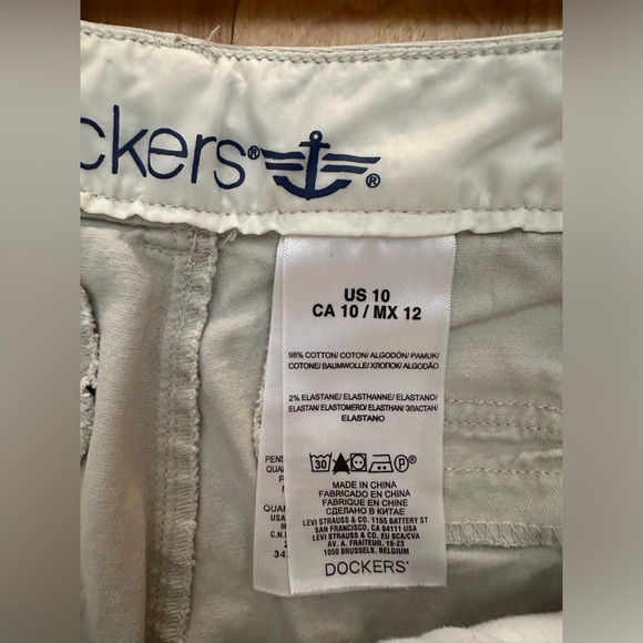 2 pairs Dockers capris pants. Womens size 10 - Picture 14 of 16